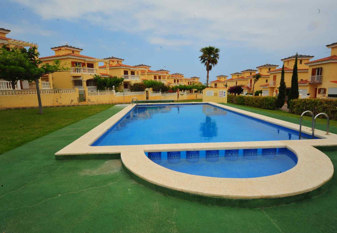 jardín, piscina, relax, familia, niños, tranquilidad, vacaciones