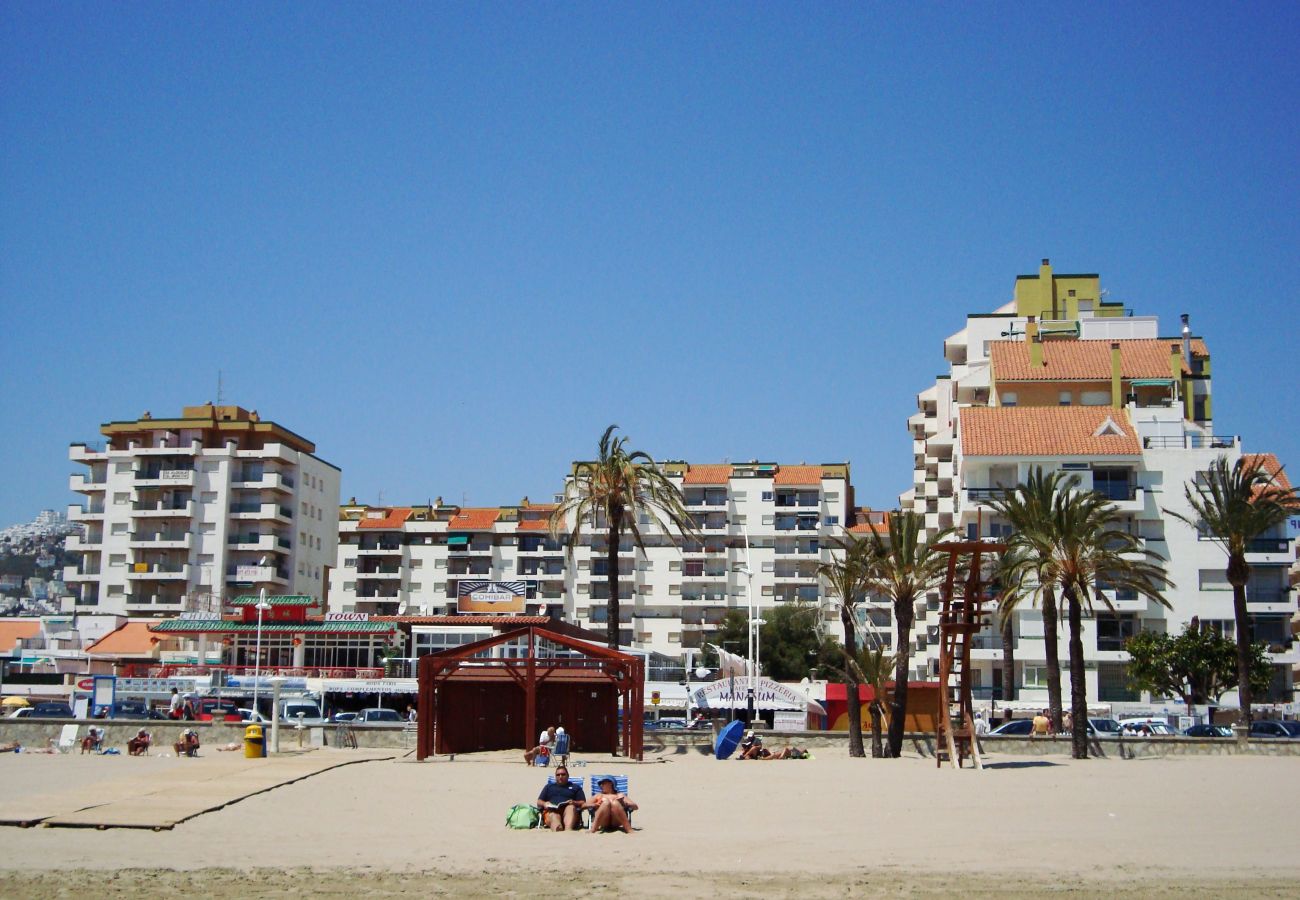 Apartamentos en urbanización Peñíscola Playa frente al mar