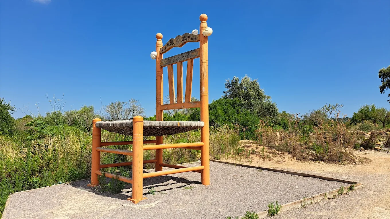 Silla-naranja-gigante