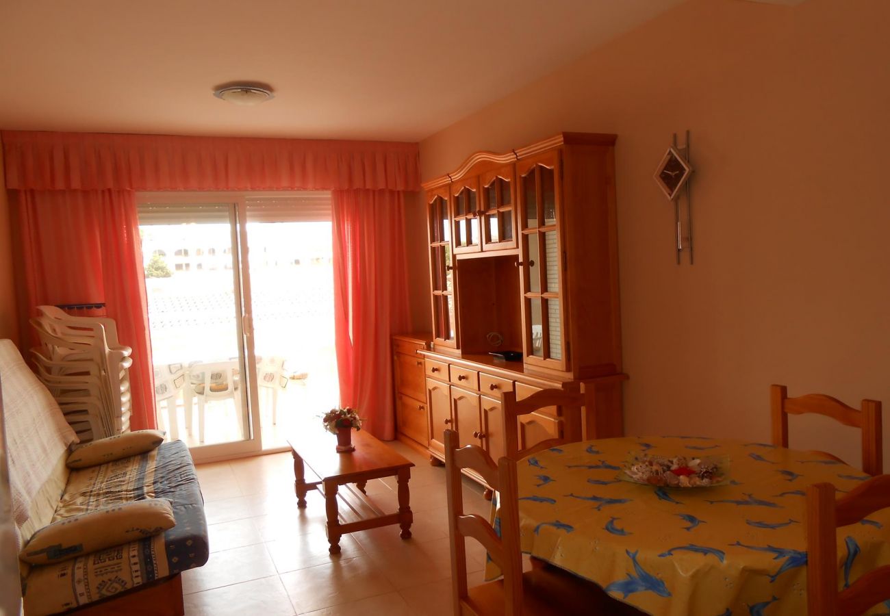 apartment near the beach, ideal for families, pool, terrace, parking